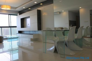 301941_639685826045827_1672413437_n